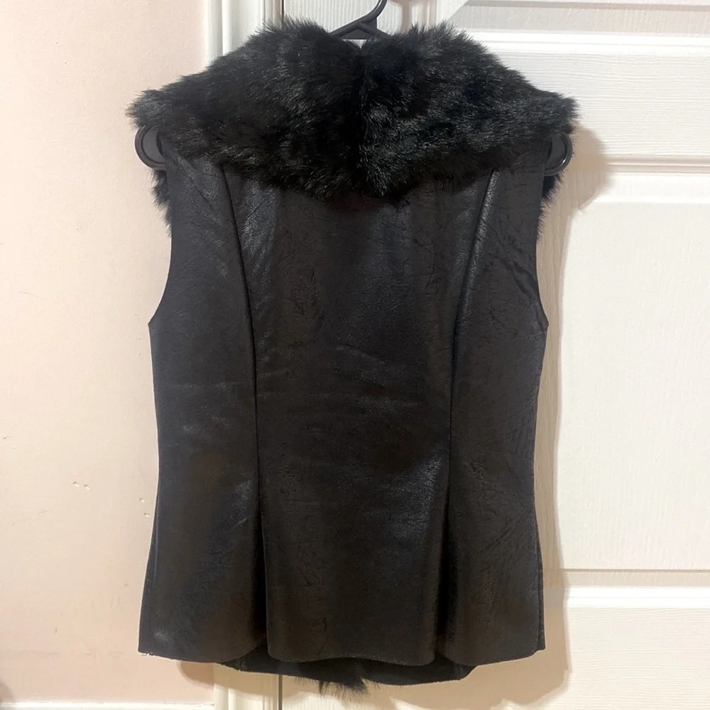 White House Black Market Faux Fur Vest Size Small - Picture 7 of 9